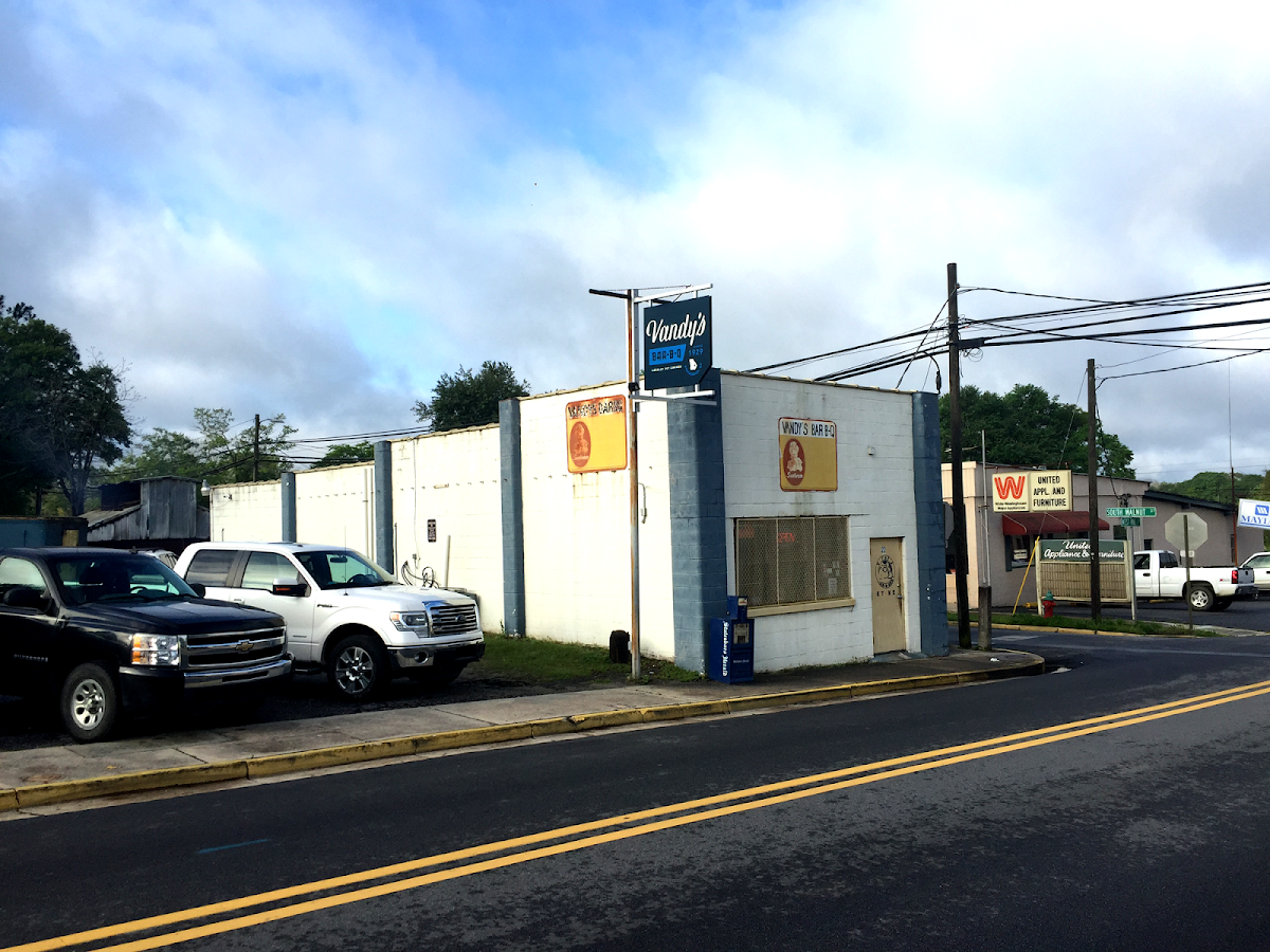 Vandy's Bar-B-Q (Downtown) Photos 2